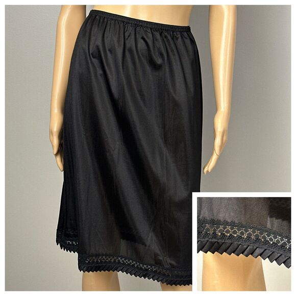 Vintage Fortune Half Slip Size Medium Black 100% Nylon Pleated Edge USA Silky - Picture 1 of 9